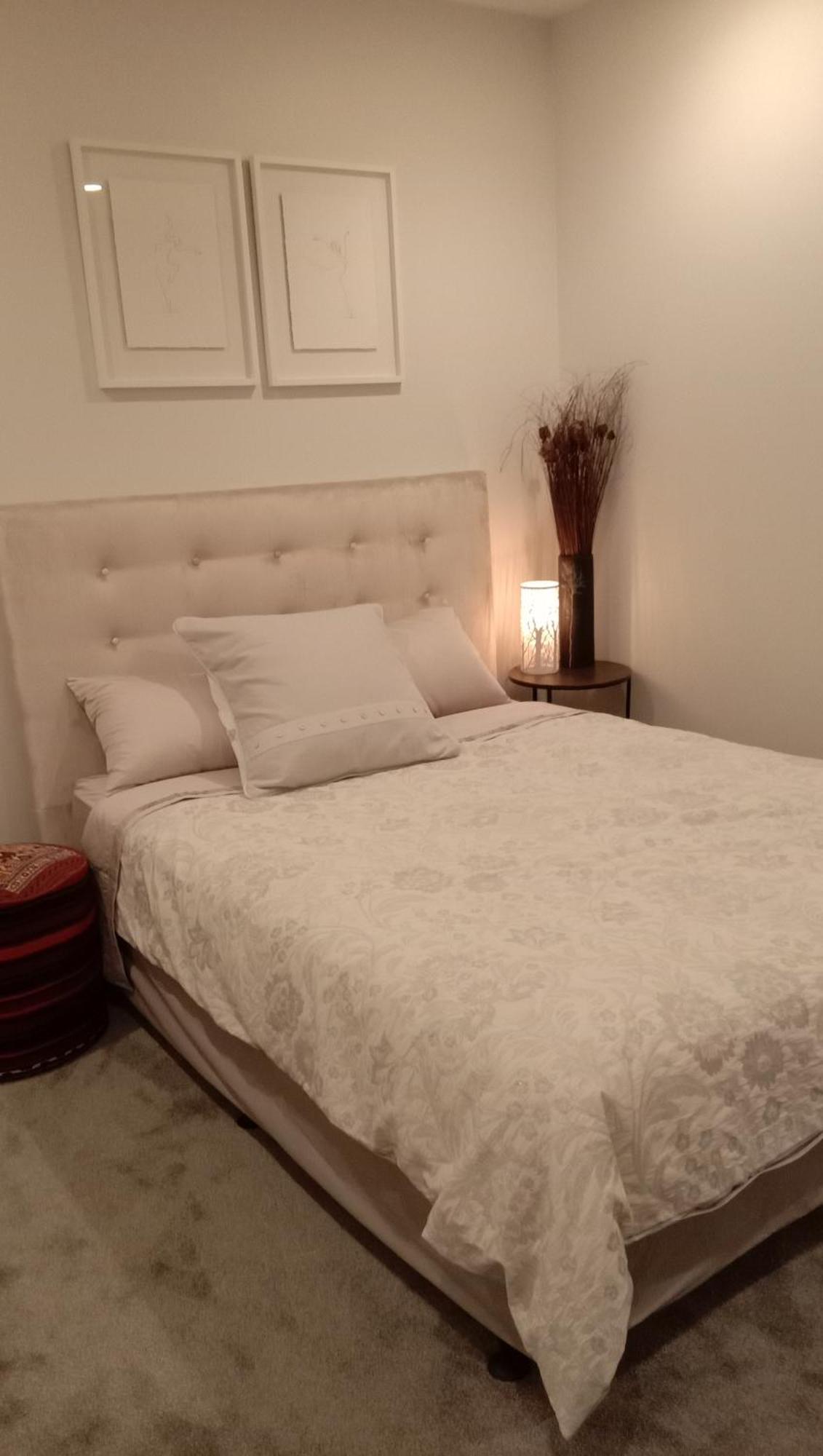 Rose & Stream Retreat Apartment Waikuku Стая снимка